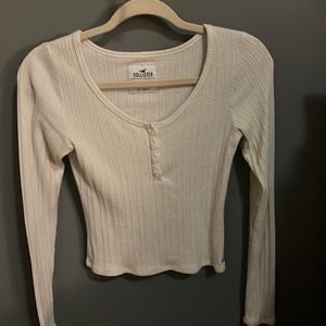 Hollister Must-Have collection white long sleeve sweater-Tee